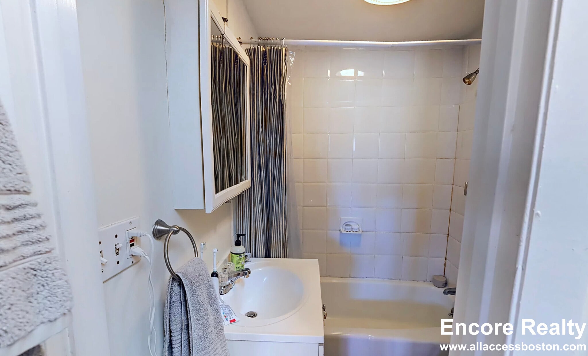 Building Photo - 37 Cooper St