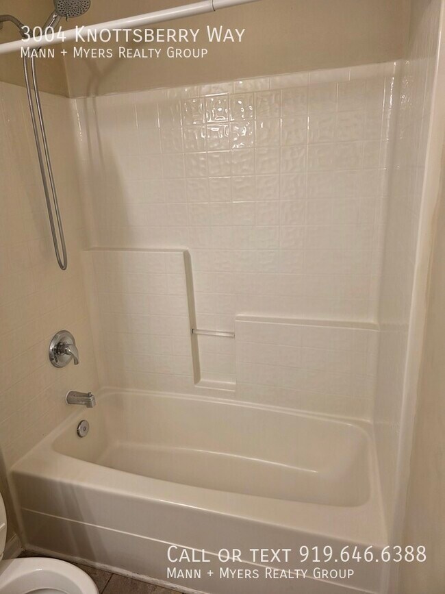 Building Photo - 3004 Knottsberry Way