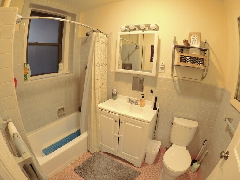 Building Photo - 1471 Beacon St