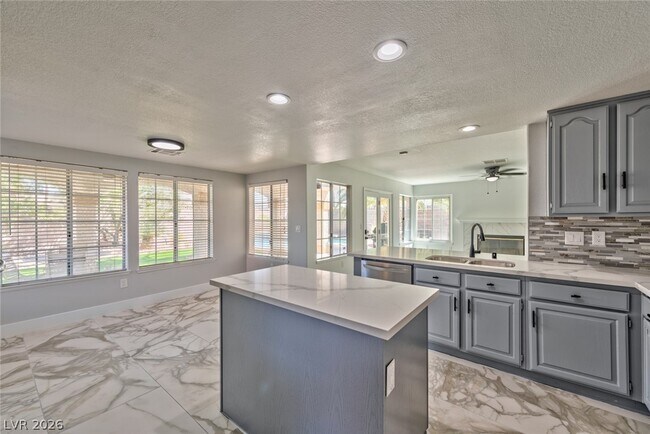 Building Photo - 800 Overview Dr