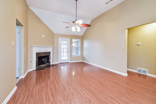 Building Photo - 1653 Dexter Ln