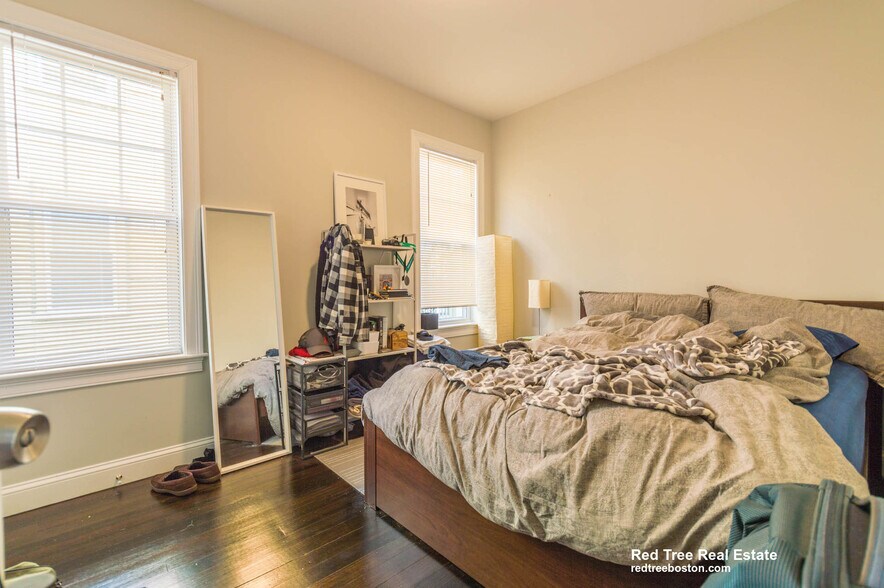 Building Photo - 31 Pleasant St