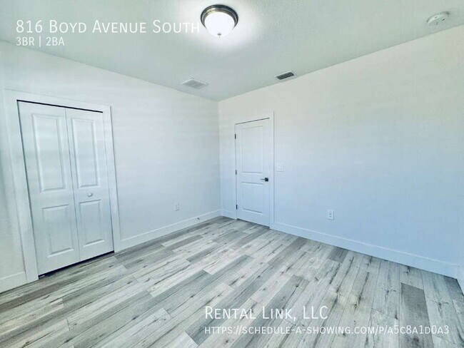 Building Photo - 816 Boyd Ave S