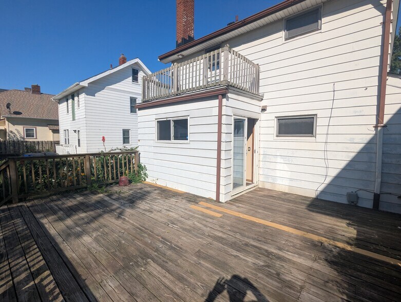 large back deck - 2401 Natchez Ave
