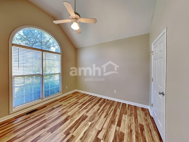 Building Photo - 179 Norton Dr