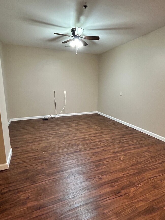 Building Photo - Jefferson Commons Apartments