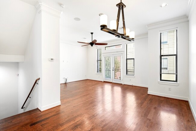 Building Photo - 612 W 27th St