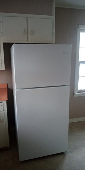 Building Photo - 468 Sunset Dr