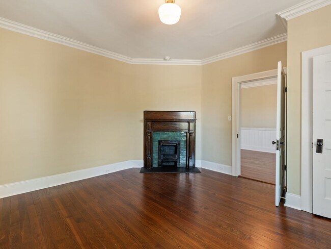 Building Photo - 402 S Chester St