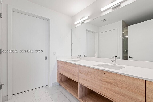 Building Photo - 16385 Biscayne Blvd