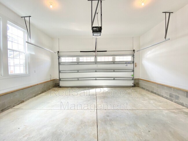 Building Photo - 4808 Village Walk