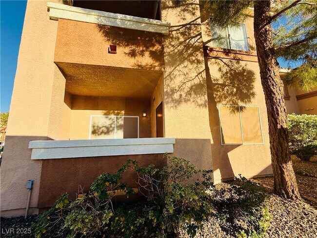 Building Photo - 1050 E Cactus Ave