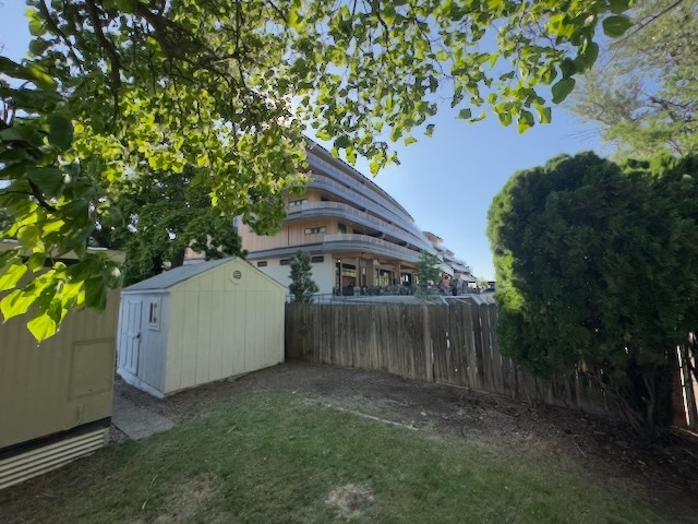 Building Photo - 524 E 40th St