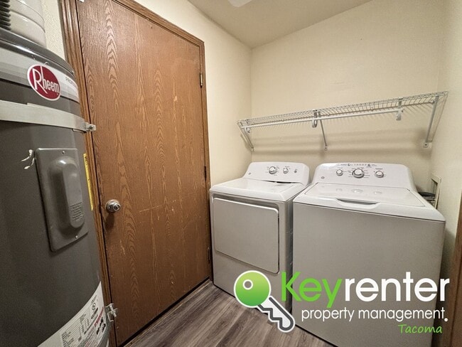 Building Photo - Spacious 3-Bedroom Home in Quiet Lakewood Cul-de-Sac