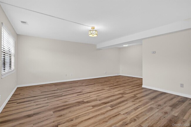 Building Photo - 276 Temple Hill Rd