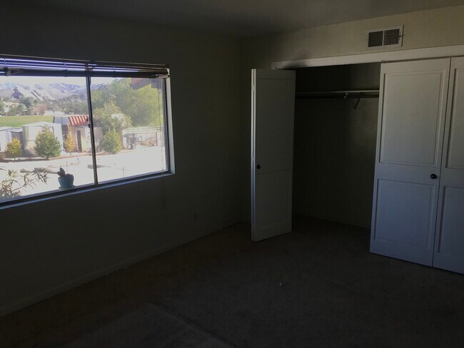 Building Photo - 33037 Agua Dulce Canyon Rd
