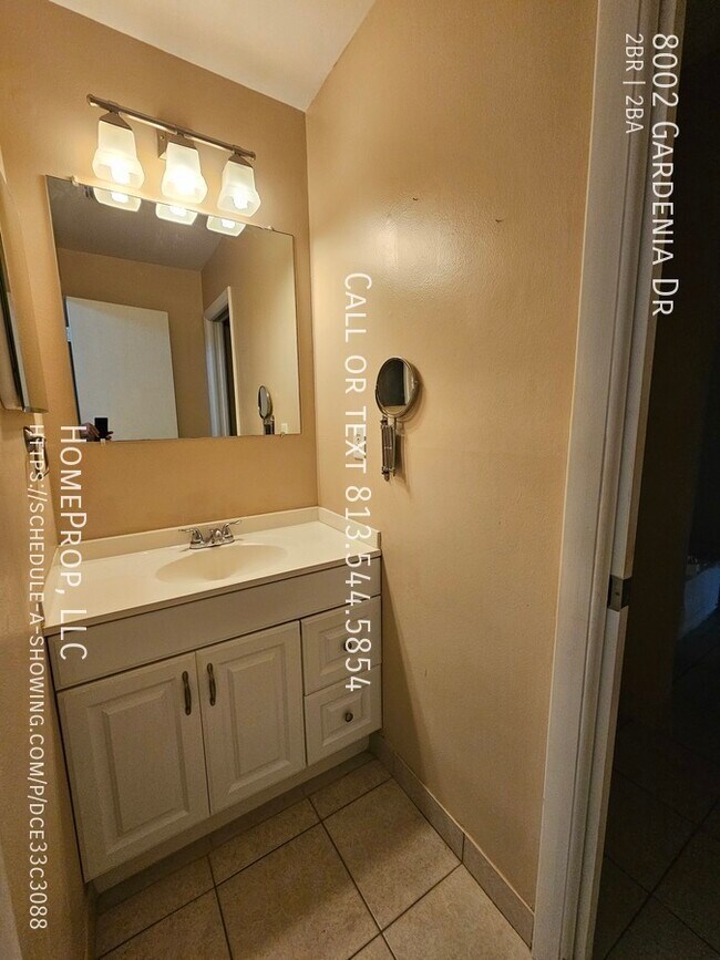 Building Photo - 2 Bedroom Meadowood Condo