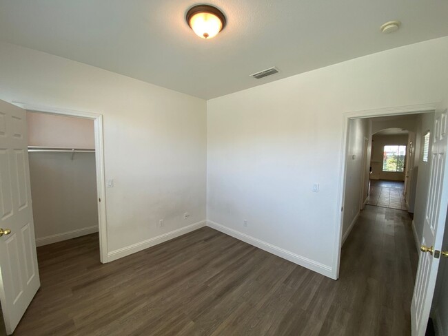 Building Photo - East Elk Grove Home Close to Pleasant Grov...