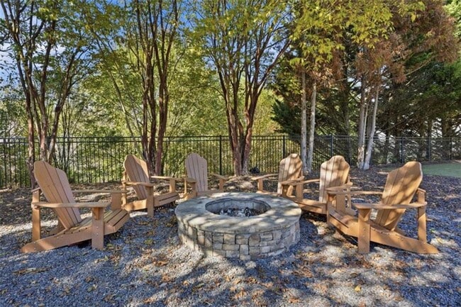 Building Photo - 9931 Mancunian Way