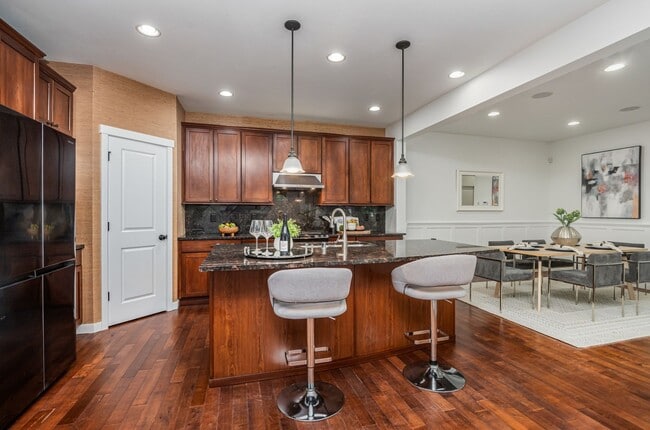 Building Photo - North East Facing 4 bed 3 bath ready for m...