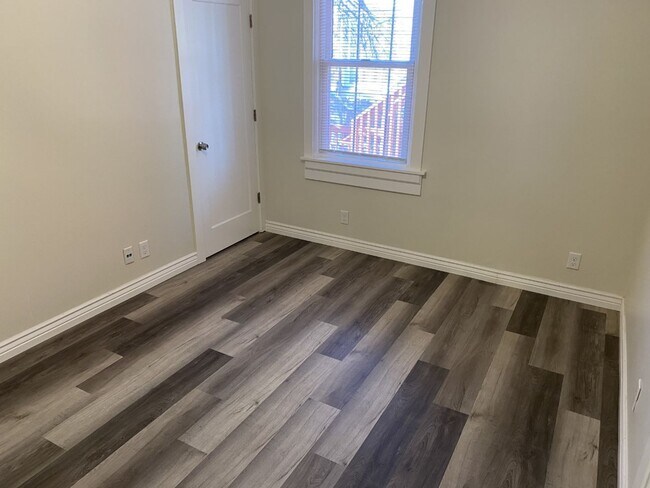 Building Photo - Adorable 2 bedroom 2 bath Apartment