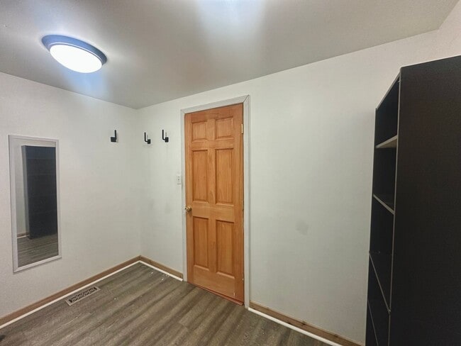 Building Photo - 32 Barberie Ave