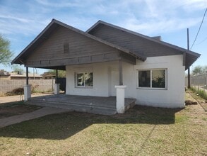Building Photo - Great location with large yard