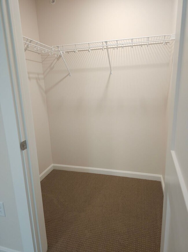Building Photo - Village at Autumn Pond II: One Bedroom wit...