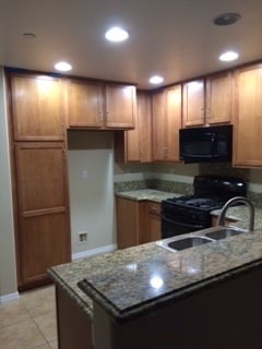 Building Photo - Valencia - Gorgeous 3 + 2.5 West Hills Condo