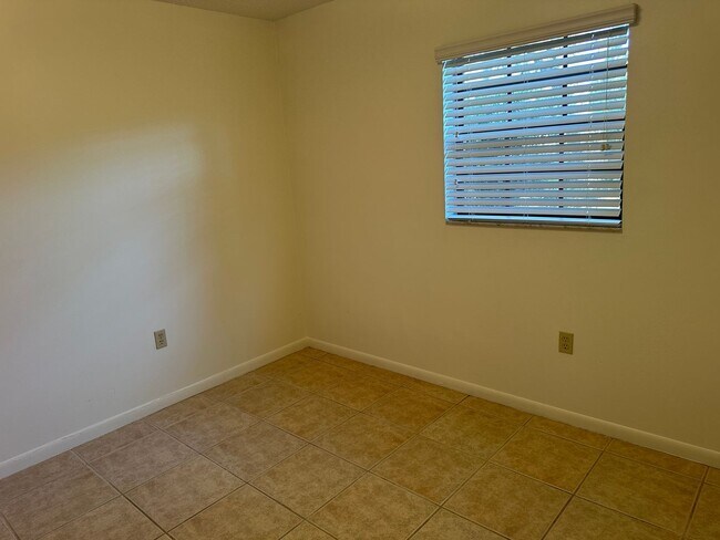 Building Photo - 706 Lee St