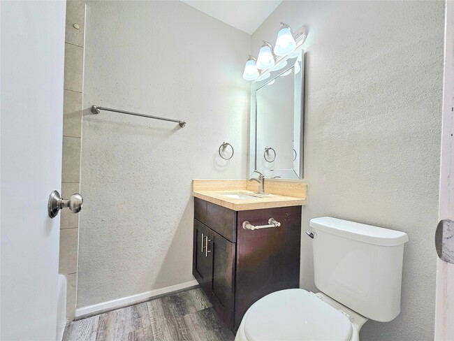 Building Photo - 909 Silber Rd