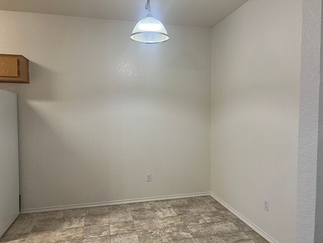 Building Photo - 2700 Edgefield St