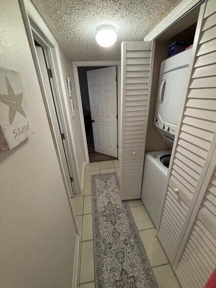 Building Photo - 1866 Toucan Way