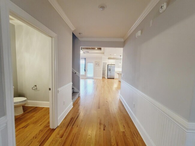 Building Photo - 2385 Sweet Valley Hts
