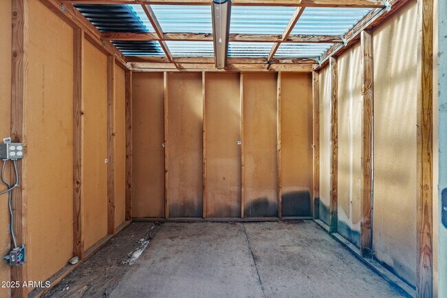 Building Photo - 2346 E Shaw Butte Dr