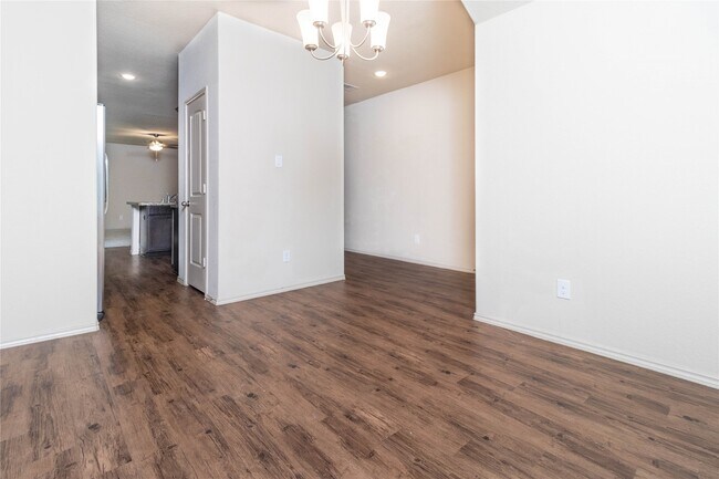 Building Photo - 24423 Raindrop Poppy Dr