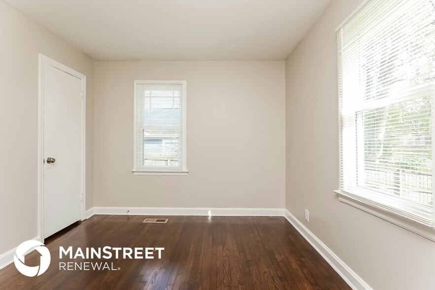 Building Photo - 209 W Bledsoe St