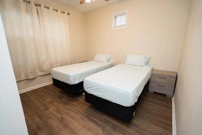 Building Photo - Room in House on Harmony Ct