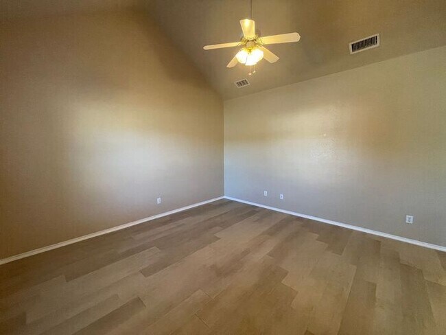 Building Photo - ((FREE RENT $$$))) (((3/2)))Duplex Home @ Perfect Weatherford Location~ CHARMING Country Setting~...