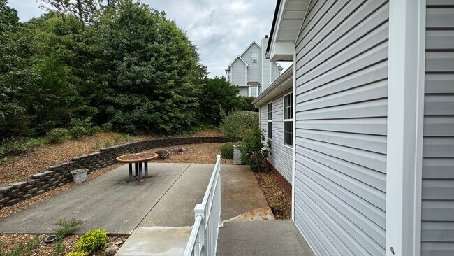 Building Photo - 5685 Hyacinth Ln
