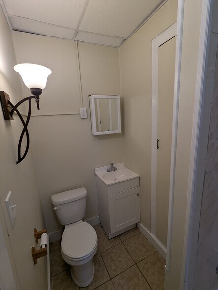 Building Photo - 2679 Riverside Dr