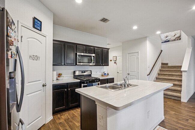 Building Photo - 5102 Hedgerose Ln