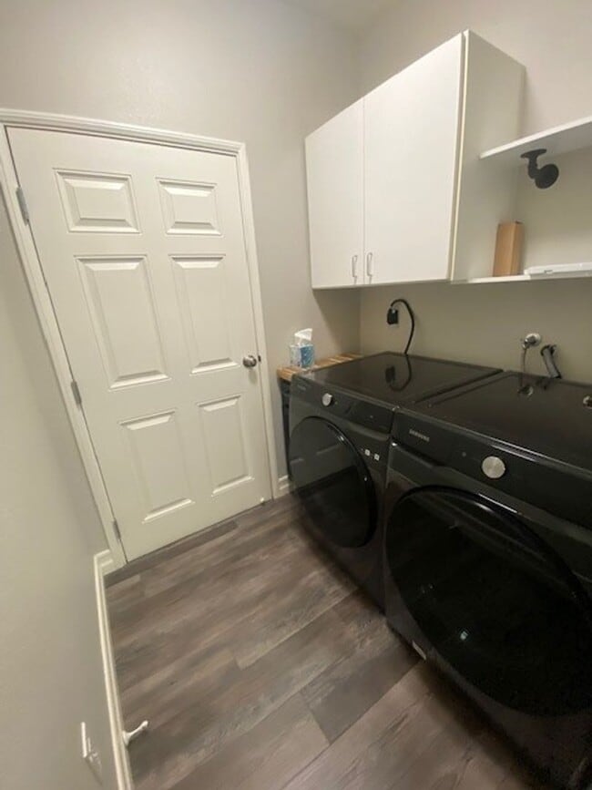 Building Photo - Upgraded Single Story First Floor Condo in Gated Community at Popular Madison Park Villas
