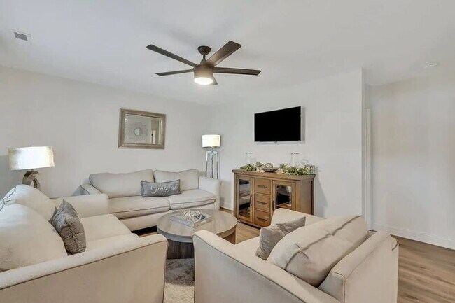 Building Photo - 302 Manden Rd