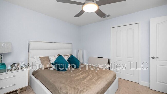 Building Photo - 4762 Drake Ave