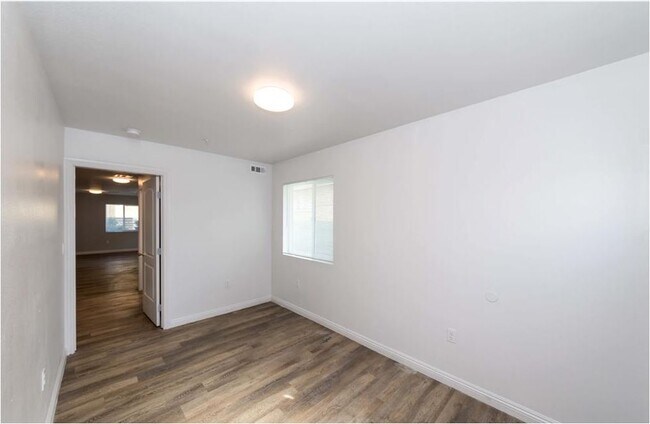 Building Photo - 211 W 43rd St