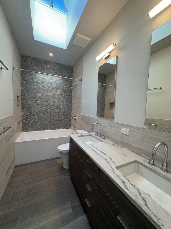 Building Photo - 16 Bright St