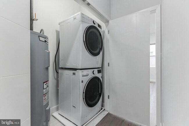 Building Photo - 2301 N 6th St