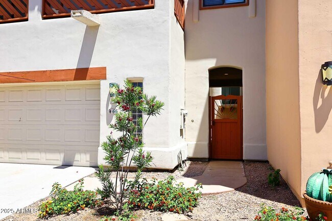 Building Photo - 333 N Pennington Dr