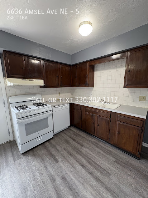 Building Photo - 6636 Amsel Ave NE